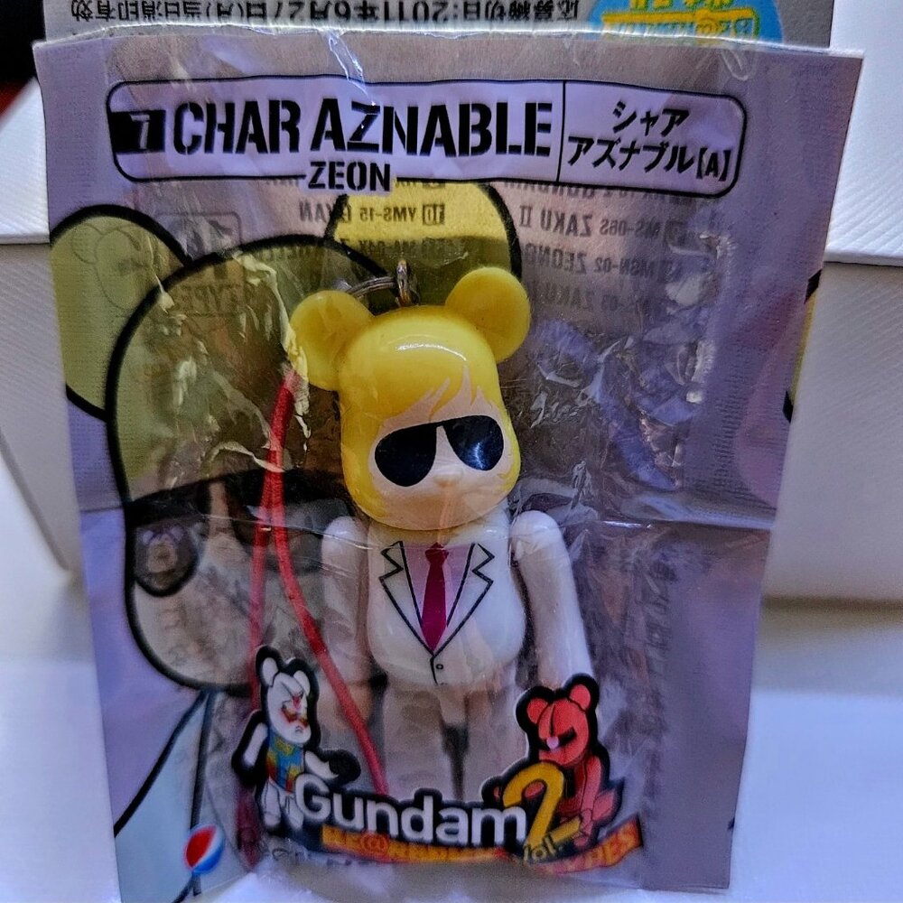 Medicom Bearbrick Gundam CHAR AZNABLE Vol 2 Pepsi NEX 70% Toy Keychain Mini Figu